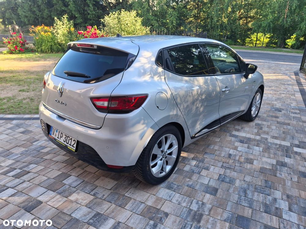 Renault Clio 1.2 16V 75 Limited - 9