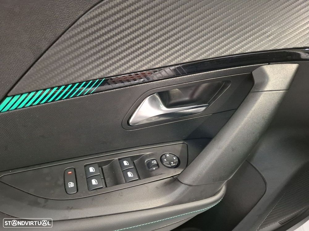 Peugeot 2008 1.2 PureTech Allure Pack - 24