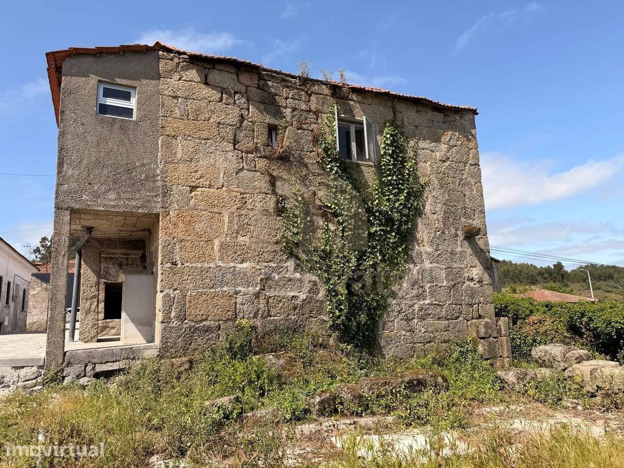 Moradia para restauro em Vilarinho, Santo Tirso - Grande imagem: 5/24