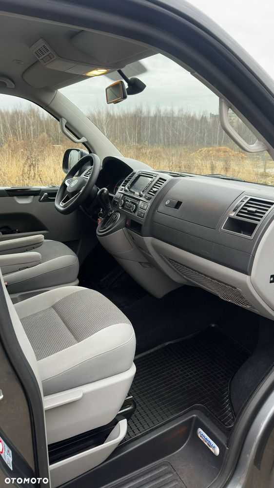 Volkswagen Caravelle - 11