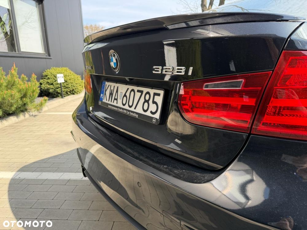 BMW Seria 3 328i xDrive - 16