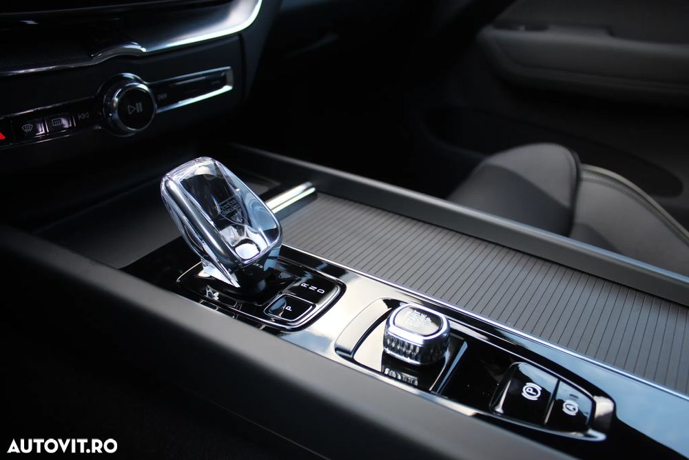 Volvo XC 60 T8 AWD AT PHEV Ultra Black Edition - 13