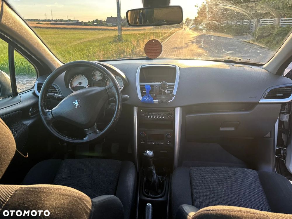 Peugeot 207 1.6 HDi 16V U Move - 12