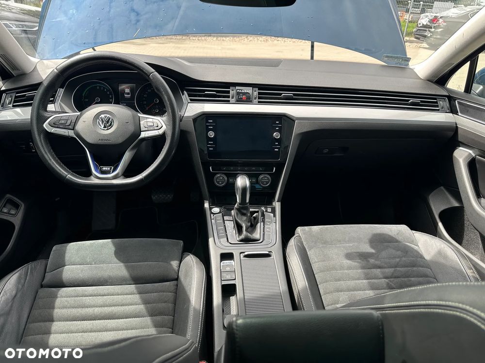 Volkswagen Passat - 16