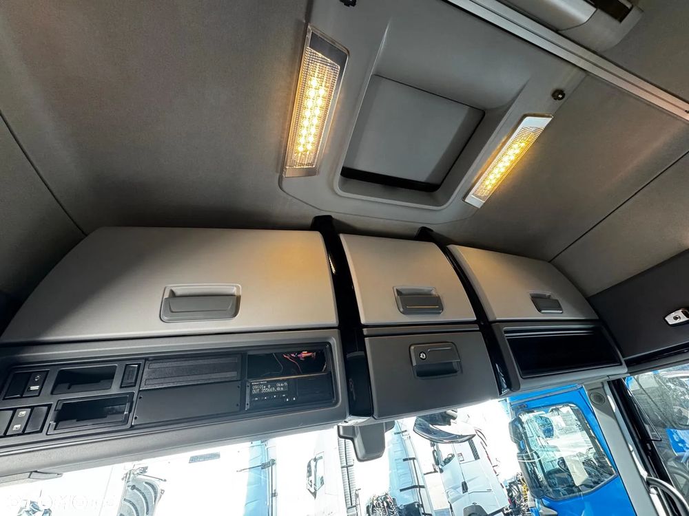 Renault T480 Sleeper Cab - 11