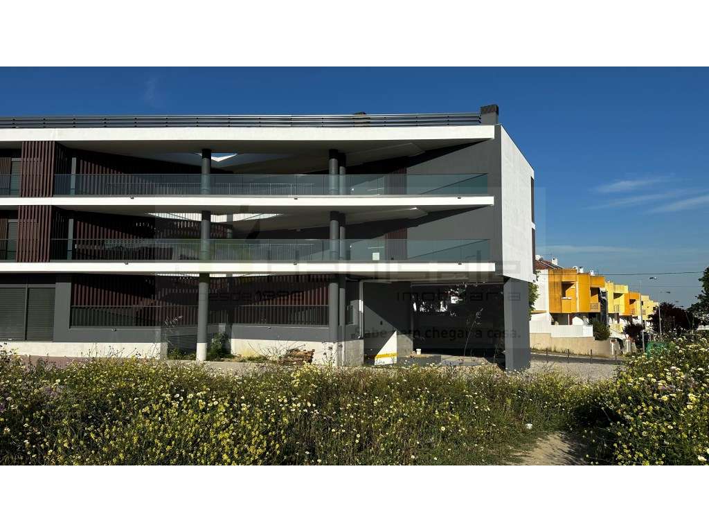 Moradia T3+1 a 5 minutos da Faculdade e das praias da Caparica - Grande imagem: 4/17