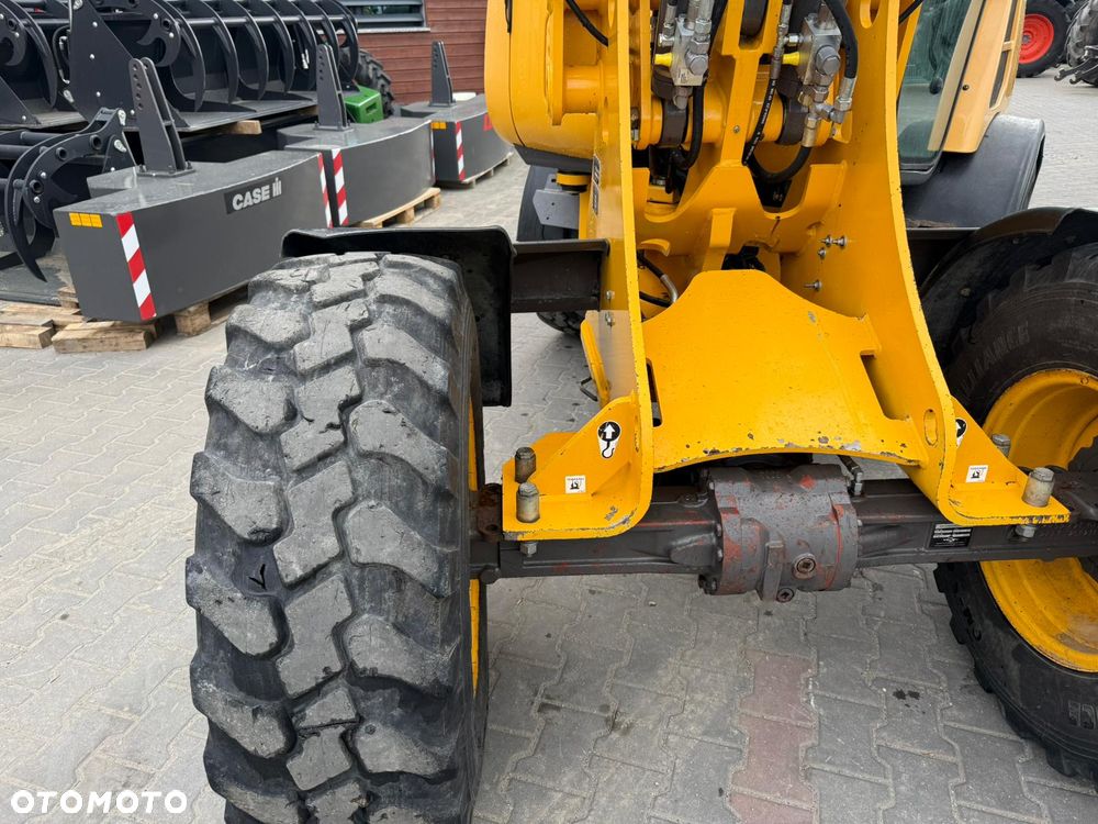 Volvo L 28 F   30  JCB - 28