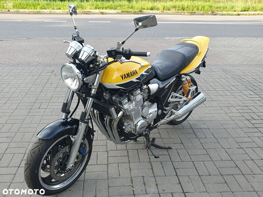 Yamaha XJR - 21