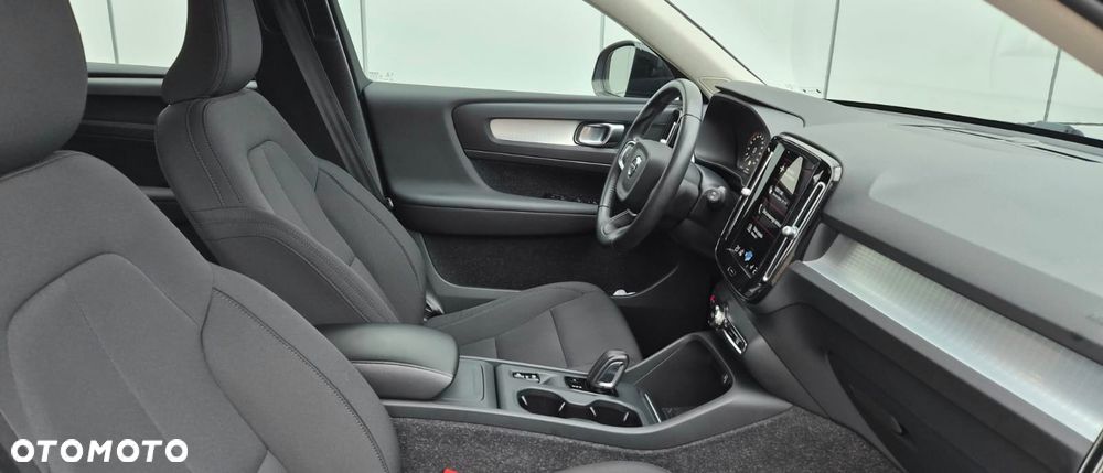 Volvo XC 40 T3 Geartronic Momentum Pro - 24