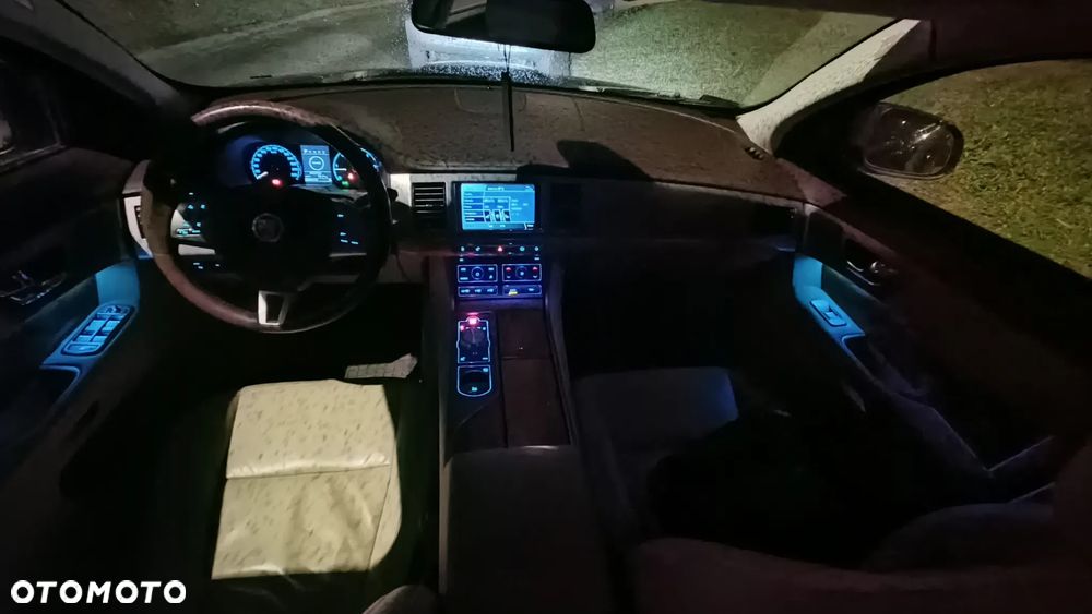 Jaguar XF 2.7 V6 D Luxury - 20