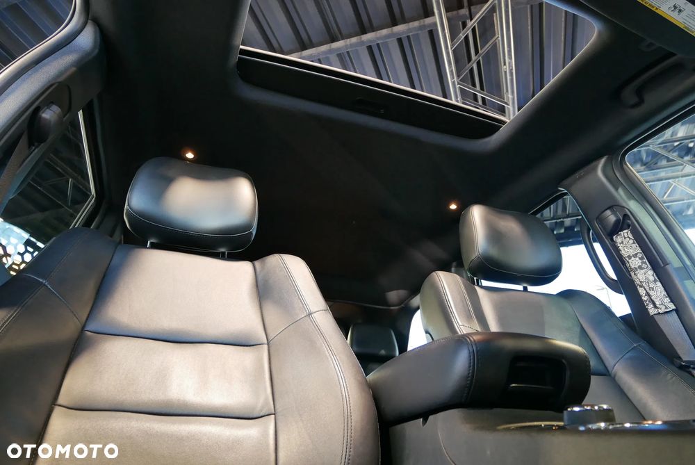 Jeep Grand Cherokee - 30