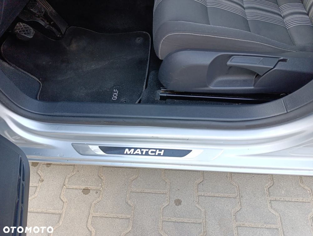 Volkswagen Golf 1.6 TDI DPF BlueMotion Technology MATCH - 32