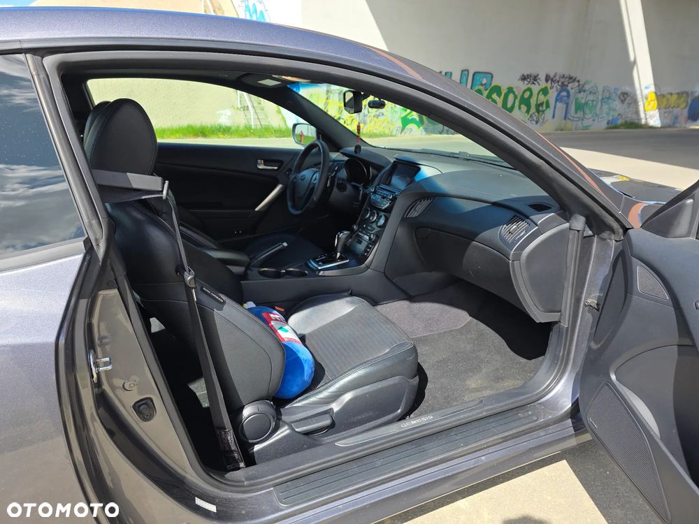 Hyundai Genesis Coupe - 14