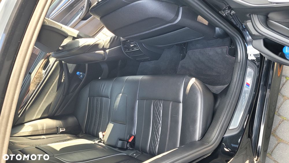 BMW Seria 5 M550i xDrive - 18