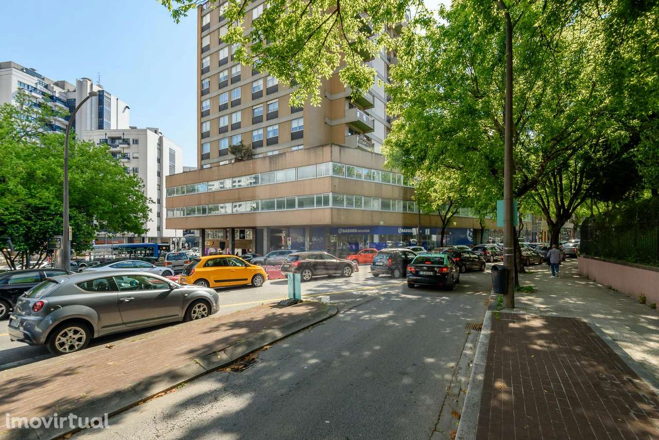 Escritório na Praça da Galiza - Grande imagem: 2/12