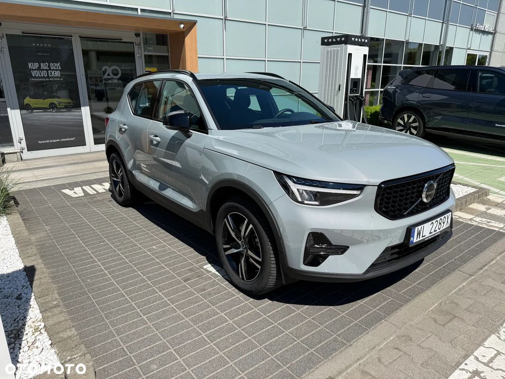 Volvo XC 40 B3 Plus Dark - 3