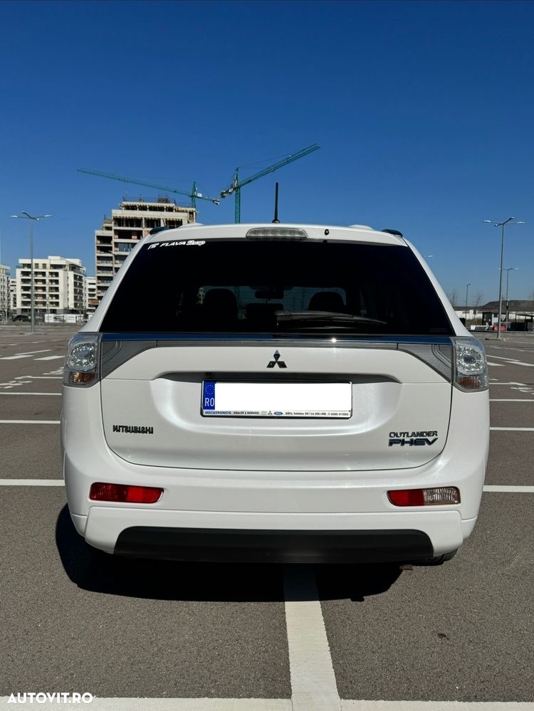 Mitsubishi Outlander - 4