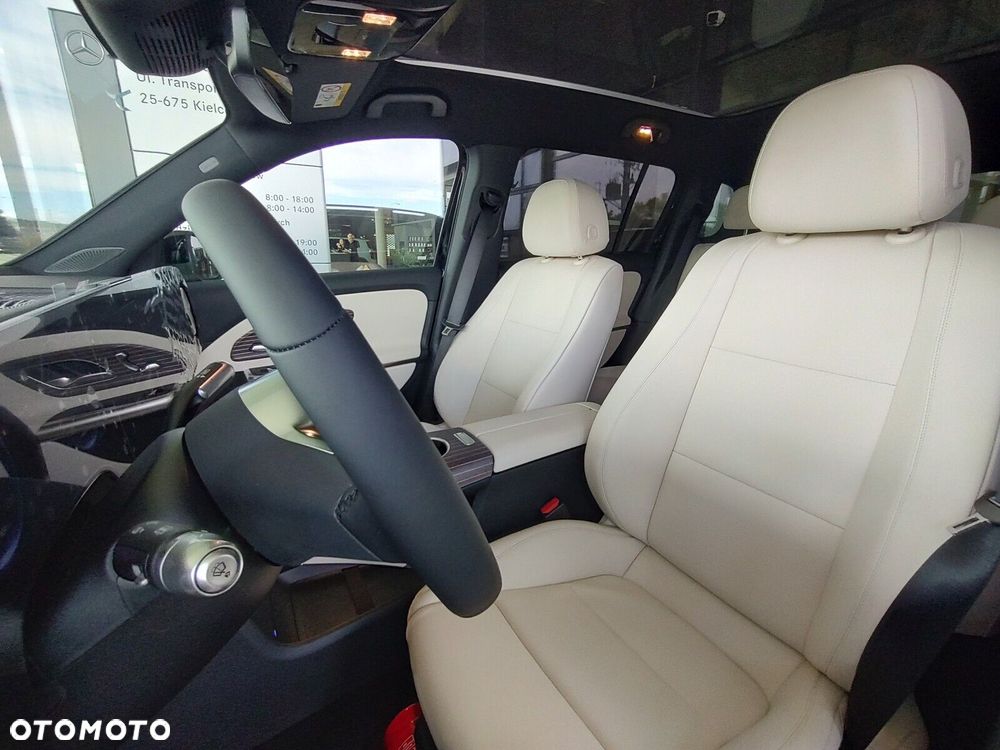 Mercedes-Benz GLB - 11