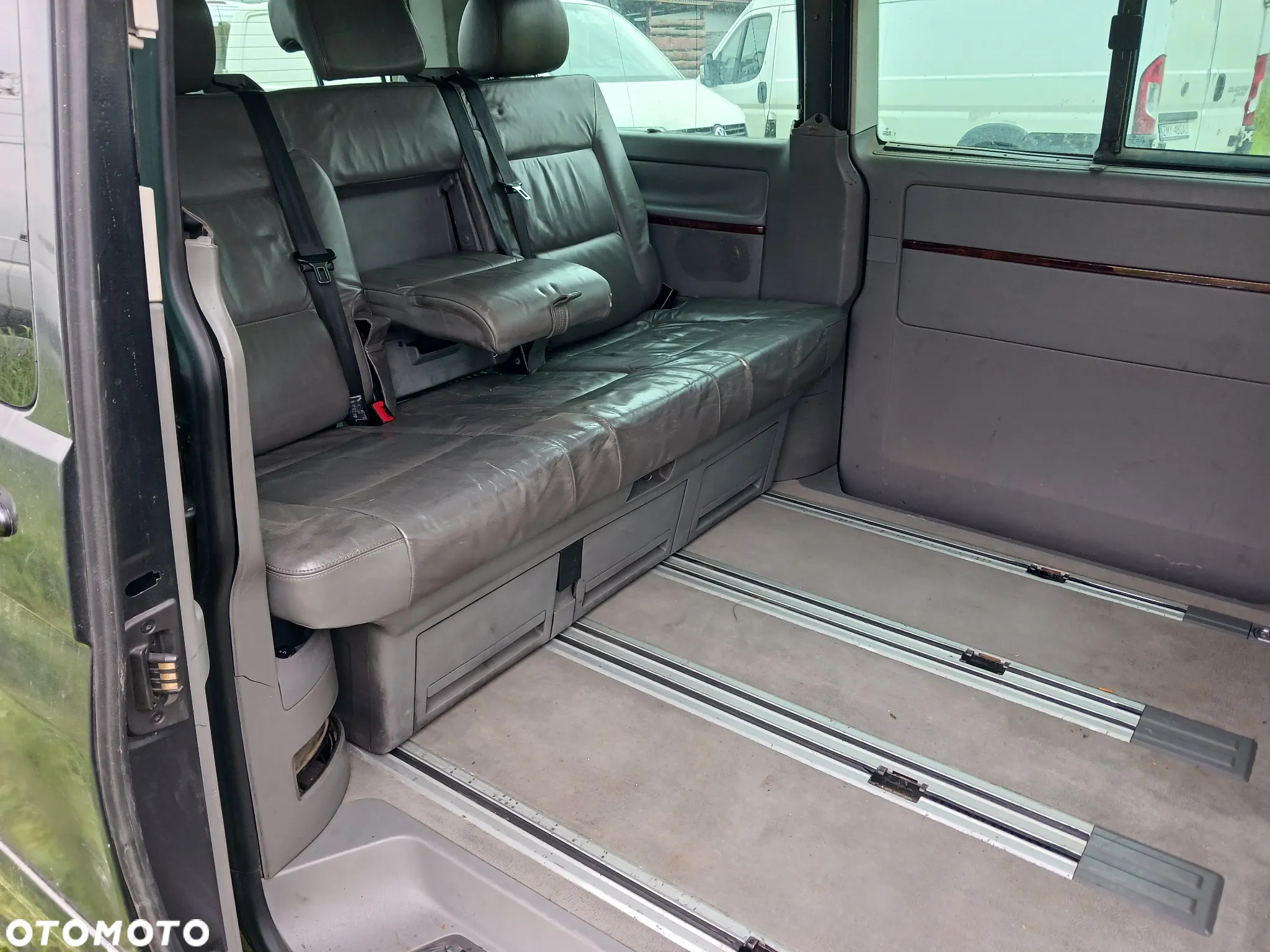 Volkswagen Multivan - 11