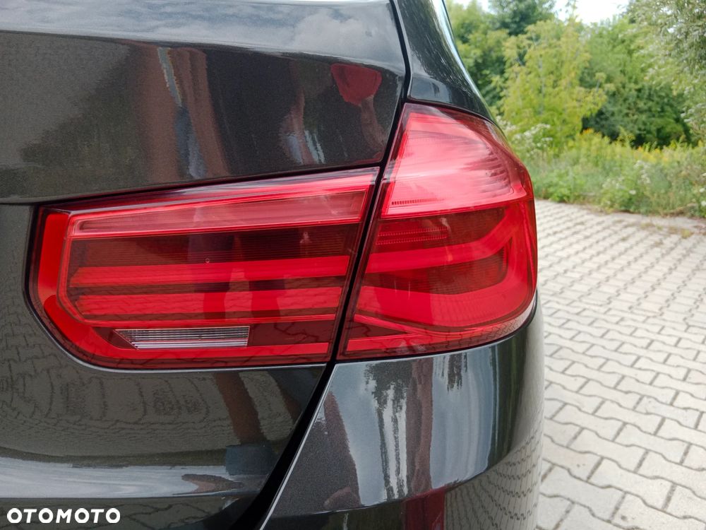 BMW Seria 3 318d Sport Line - 28