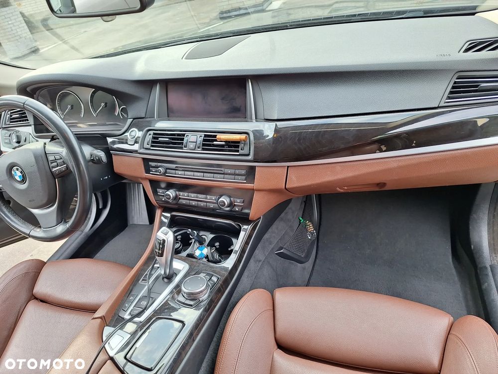 BMW Seria 5 520d xDrive - 15