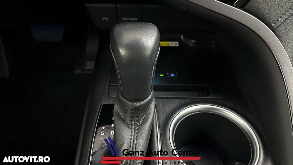 Toyota Camry Executive - 13