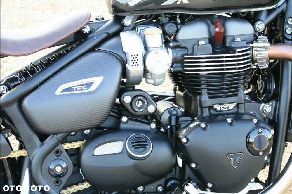 Triumph Bonneville Bobber - 13