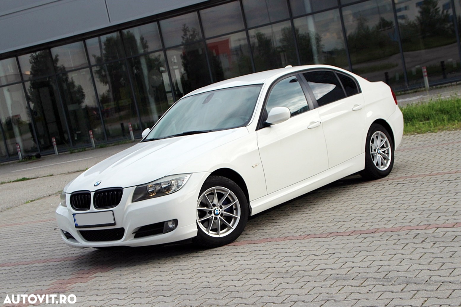 BMW Seria 3 318d - 9