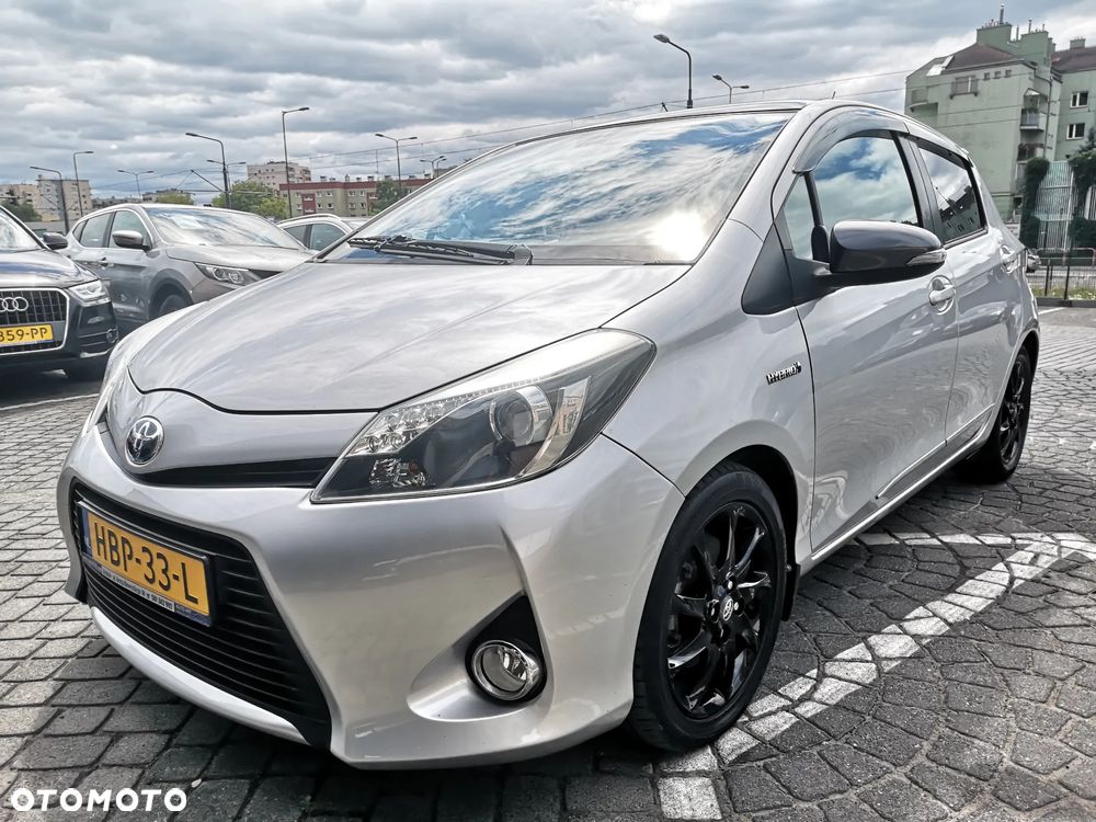 Toyota Yaris Hybrid 100 Premium - 2
