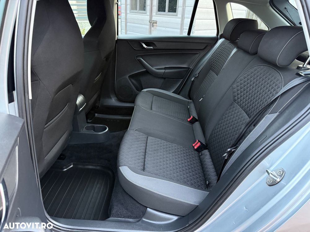Skoda RAPID 1.4 TDI DSG Ambition - 11