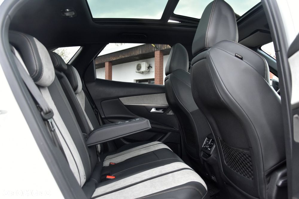 Peugeot 3008 1.6 PureTech HYbrid4 GT Line S&S EAT8 - 24