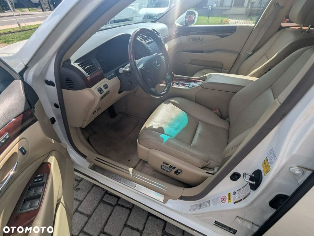 Lexus LS 460 AWD - 4