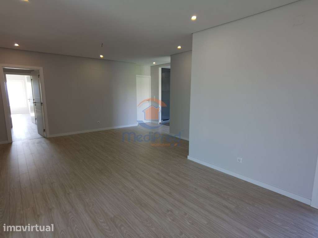 Apartamento T2 em Condomínio Privado | Vale Grande, Famões - Grande imagem: 4/27