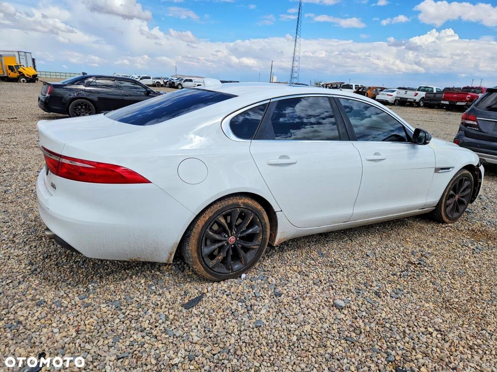 Jaguar XF - 4