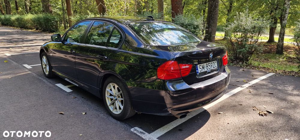 BMW Seria 3 318i - 4