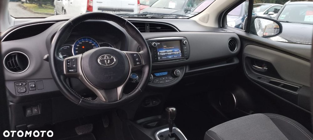 Toyota Yaris Hybrid 100 Terra - 9