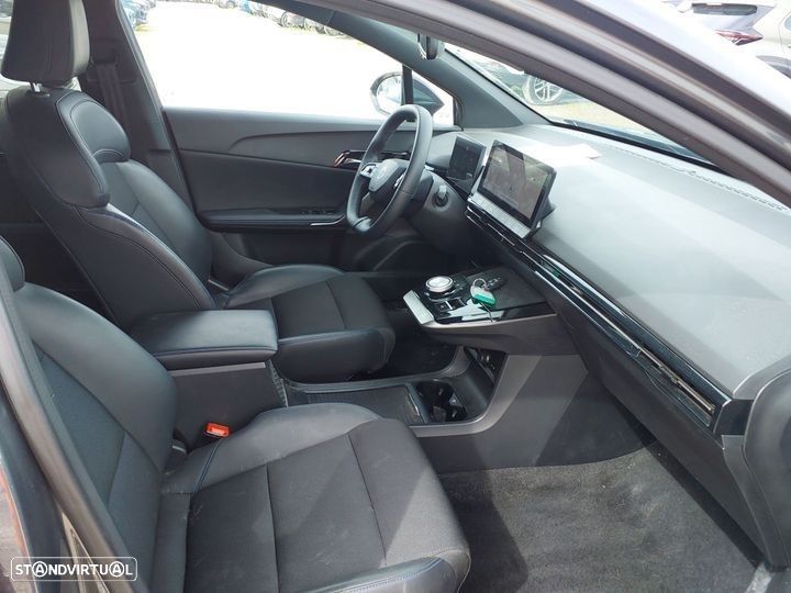 MG MG4 64 kWh Luxury - 3