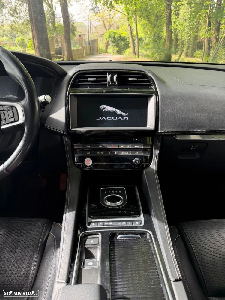Jaguar F-Pace 20d Aut. R-Sport - 23
