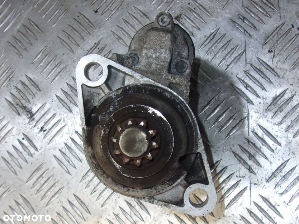 Audi A3 Q3 VW Passat B6 B7 Golf VI rozrusznik 2.0 TDI - 1