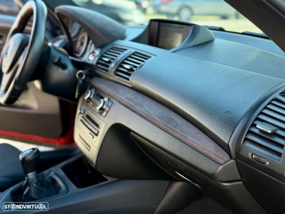 BMW 118 d Coupe Limited Edition Lifestyle c/ M Sport Pack - 25