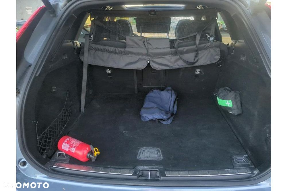 Volvo XC 60 B4 D AWD Plus Dark - 8