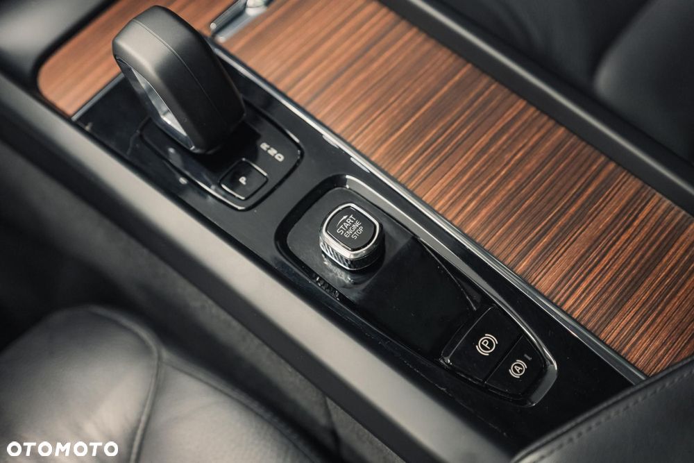 Volvo XC 60 B5 B AWD Plus Dark - 26