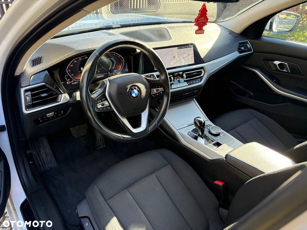 BMW Seria 3 318d Touring Sport Line - 14