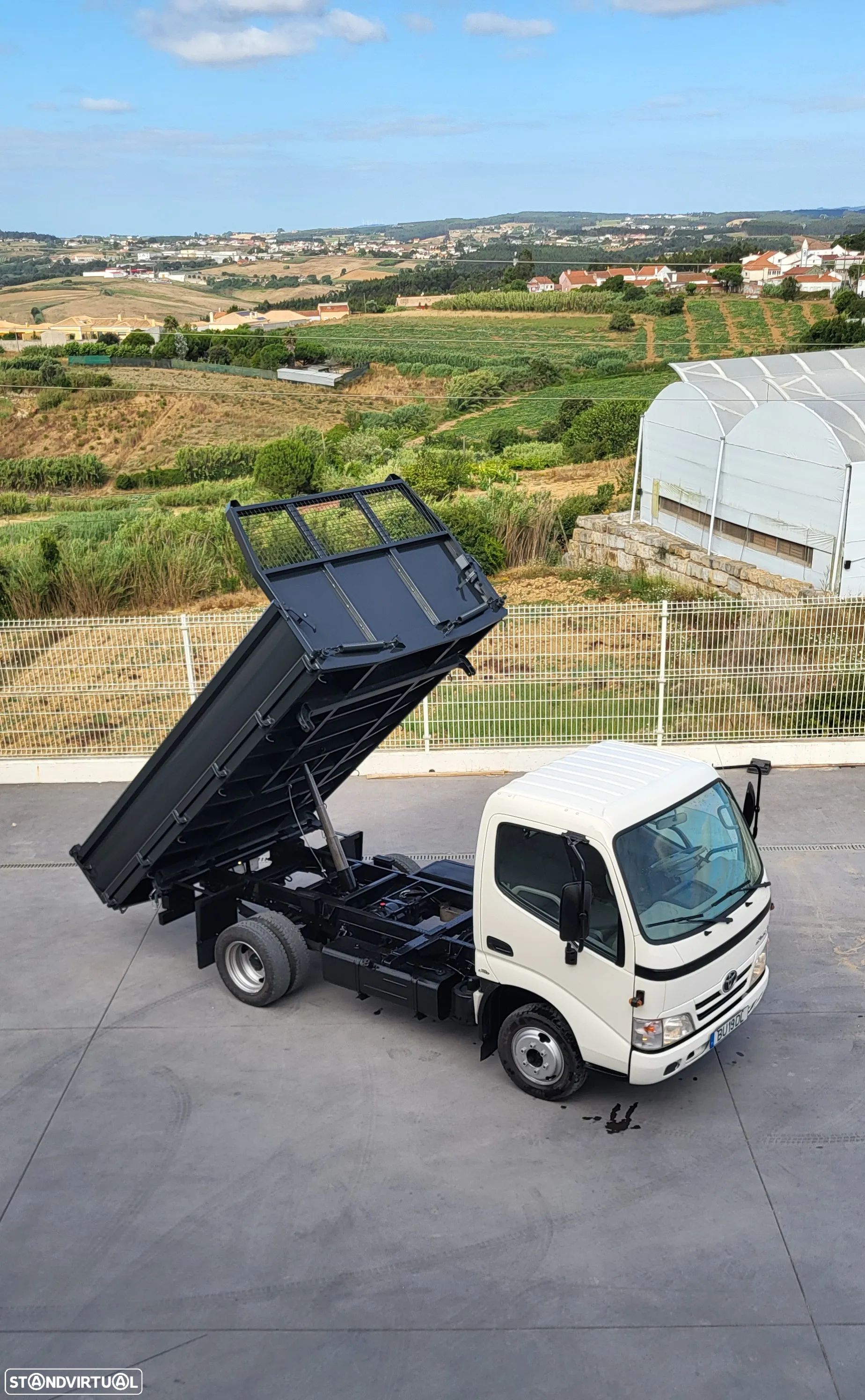 Toyota Dyna Tribasculante - 1