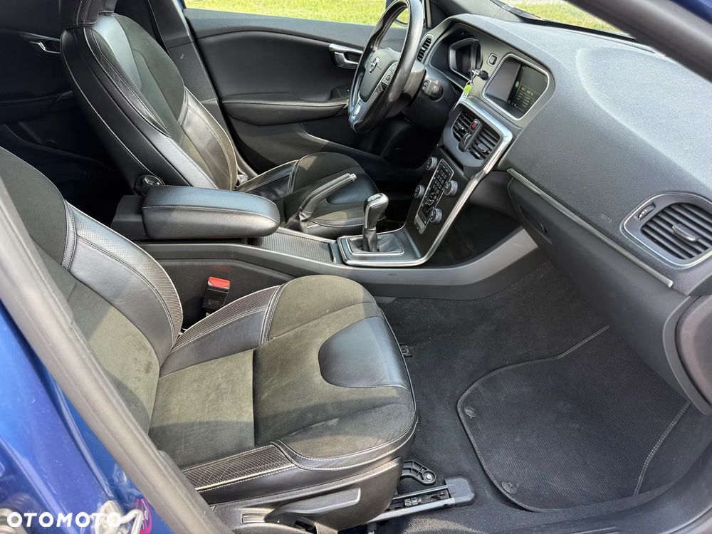 Volvo V40 D2 Drive-E R-Design Momentum - 10