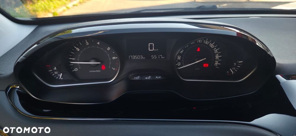 Peugeot 208 1.2 PureTech GPF Signature S&S - 8