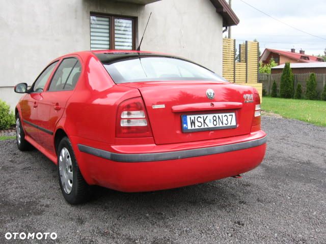 Skoda Octavia 1.6 Ambiente - 10