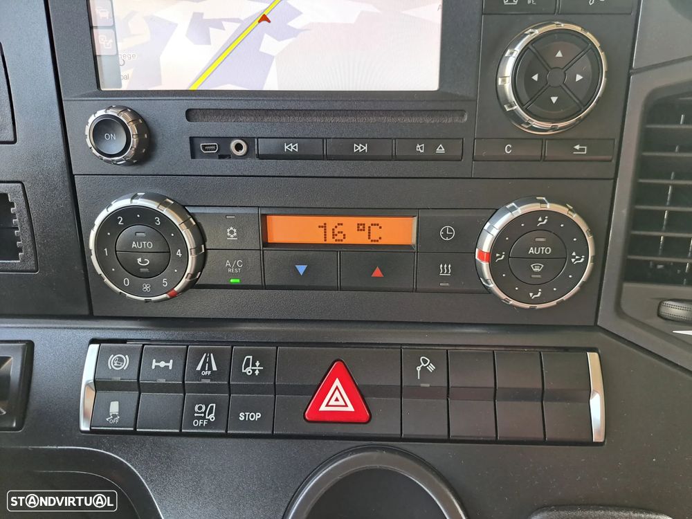 Mercedes Benz Actros 1840 Bluetec 6 18TN c/ Plataforma - 17