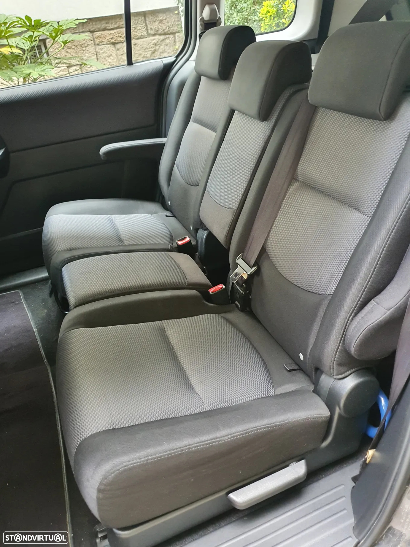 Mazda 5 - 11