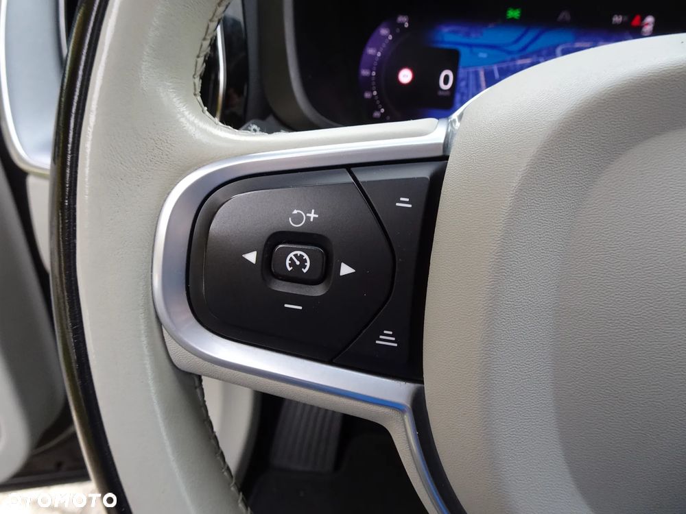 Volvo XC 60 B4 D Momentum Pro - 25